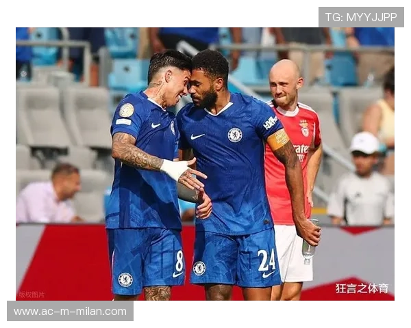 切尔西中路夹击后长传穿透对手中卫