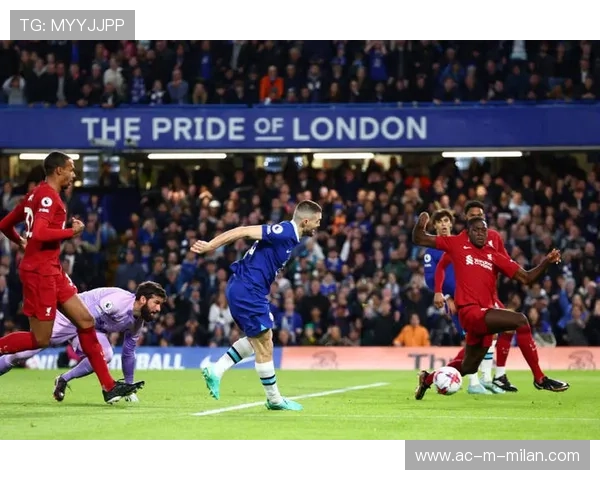 切尔西禁区内的混战由补射决定胜负