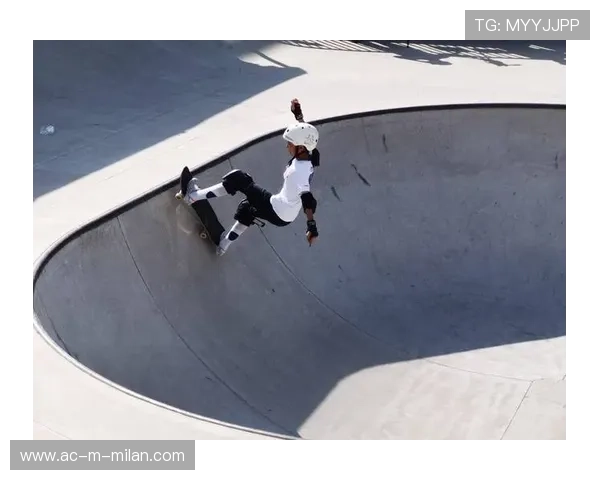 _高速飞越：特技滑板表演震撼现场_，飞行滑板视频