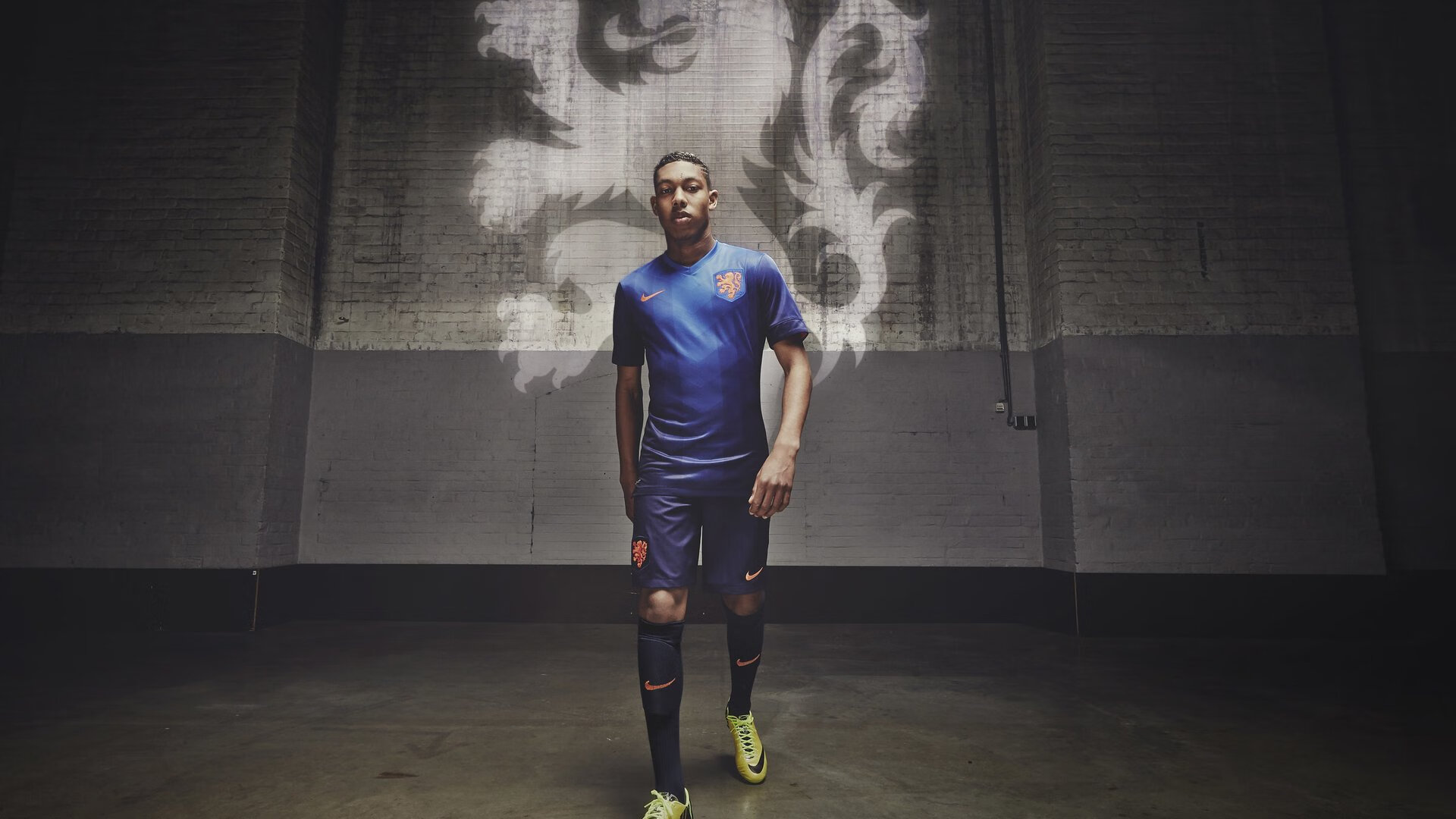 米兰登录入口-高压防守令对手难以出球，高压防护