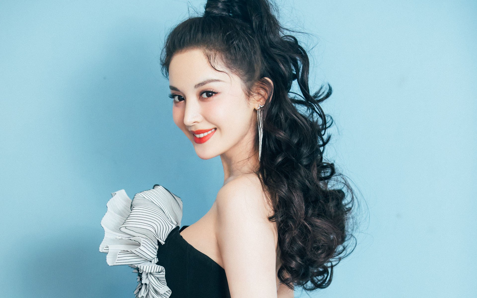 米兰体育官网-多方协作下赛事保障顺利提升整体赛事运行效率与口碑，做好赛事服务保障工作